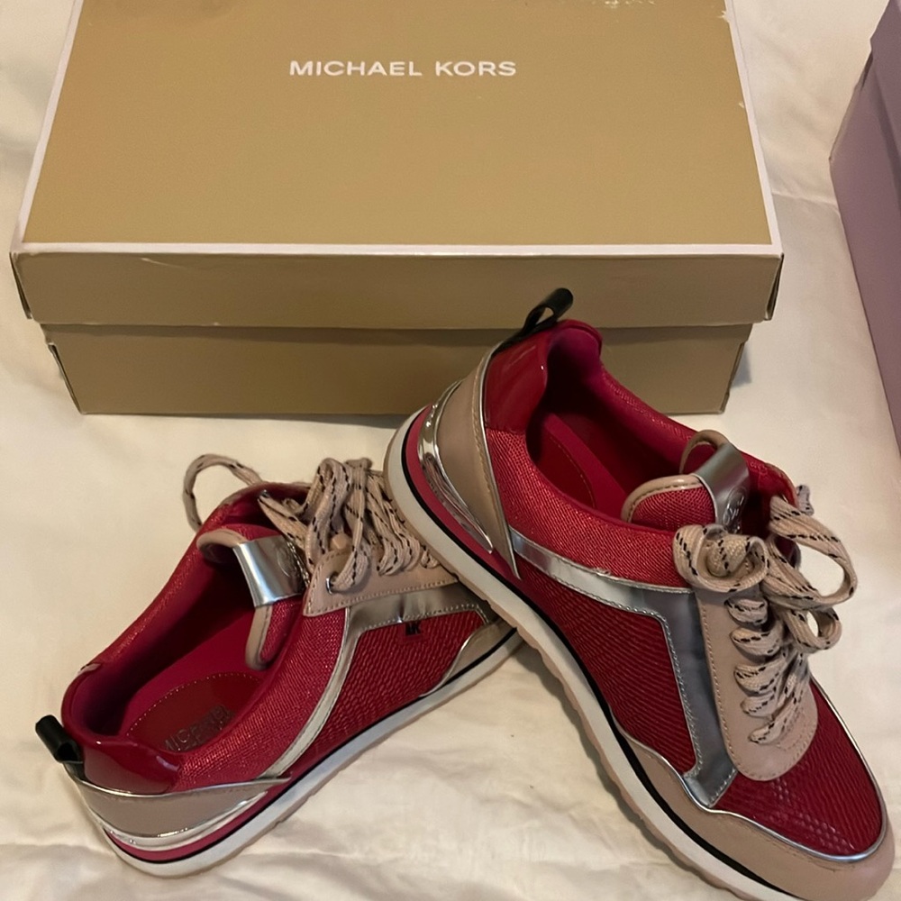 Nice Micheal Kors tennis shoes